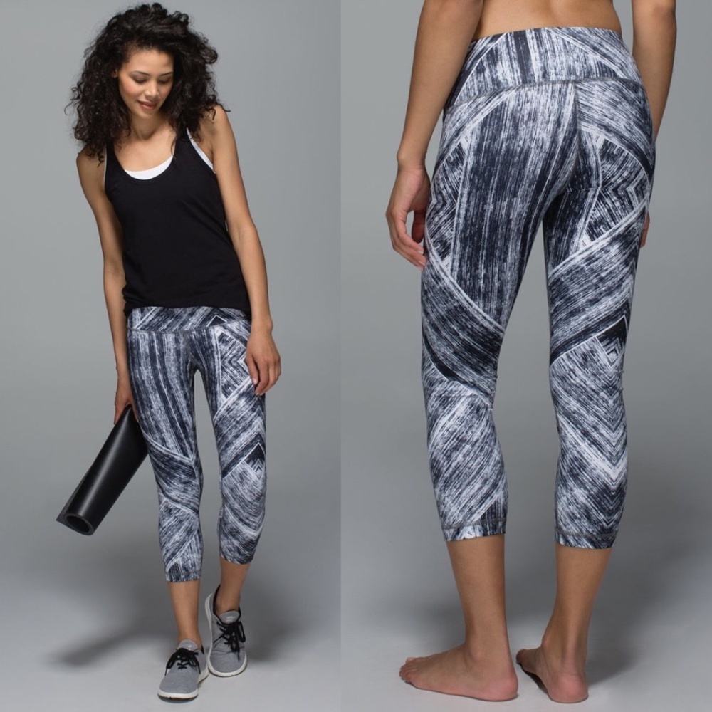 Lululemon Wunder Black White Geometric Mid Rise - Size 6